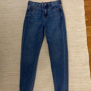 American eagle MOM jeans size 2 regular